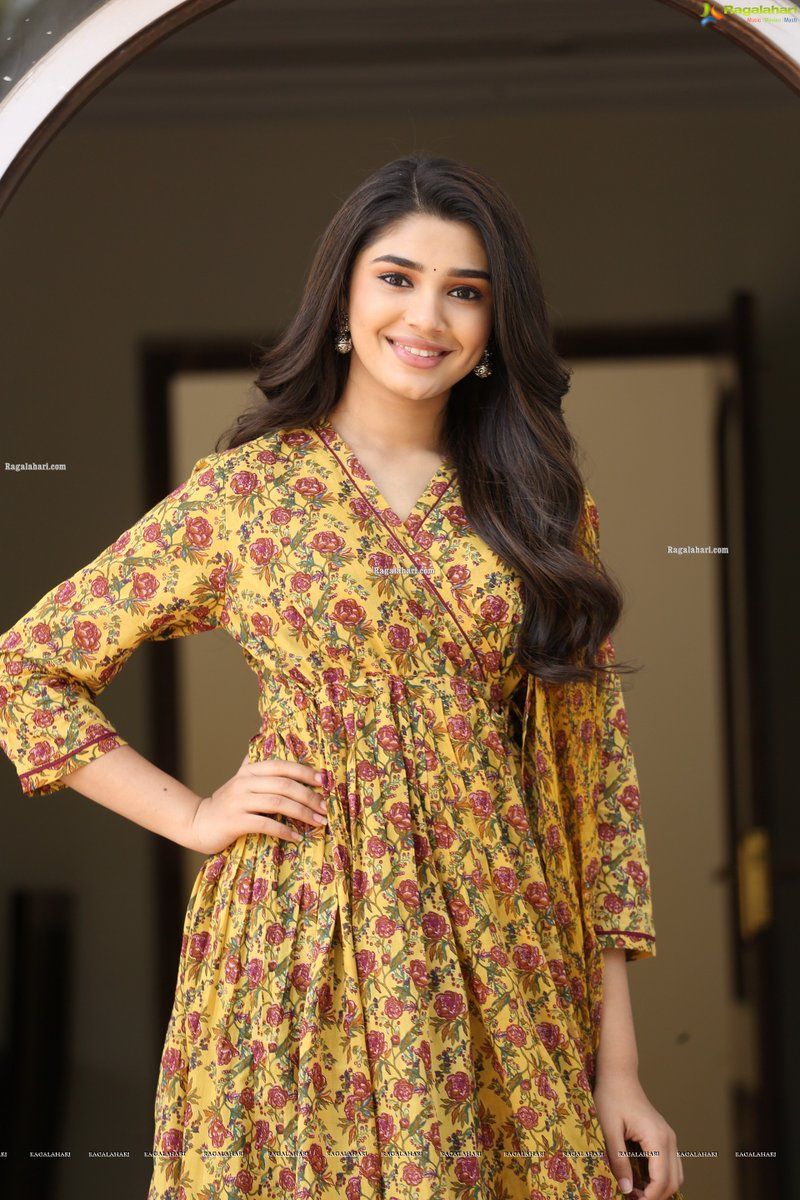 Ragalahari Shetty Beautiful Stills Snapped at Uppena Movie Interview - #KrithiShetty #Uppena #Ragalahari