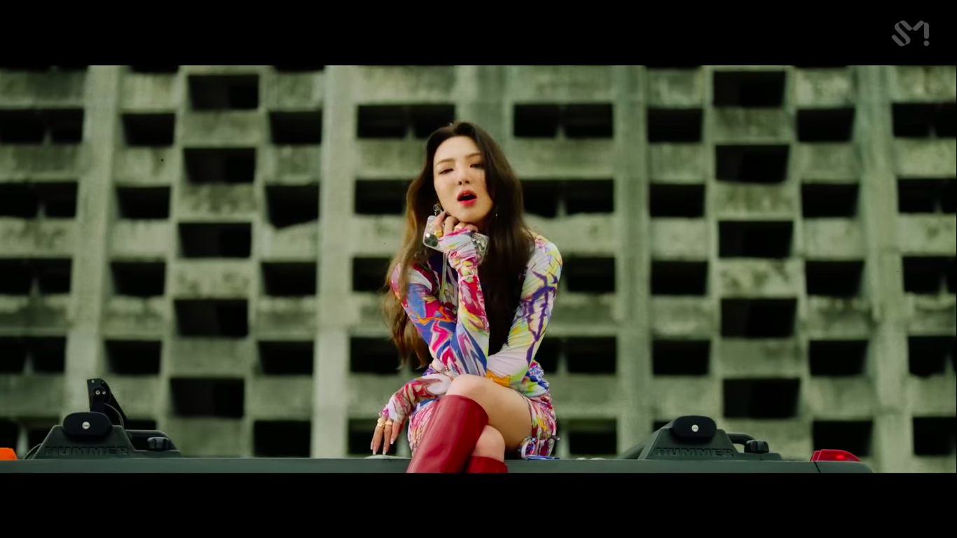 HYO Perform Baddas In The MV 'DESSERT', Collaboration With Soyeon (G) I DLE And Loopy