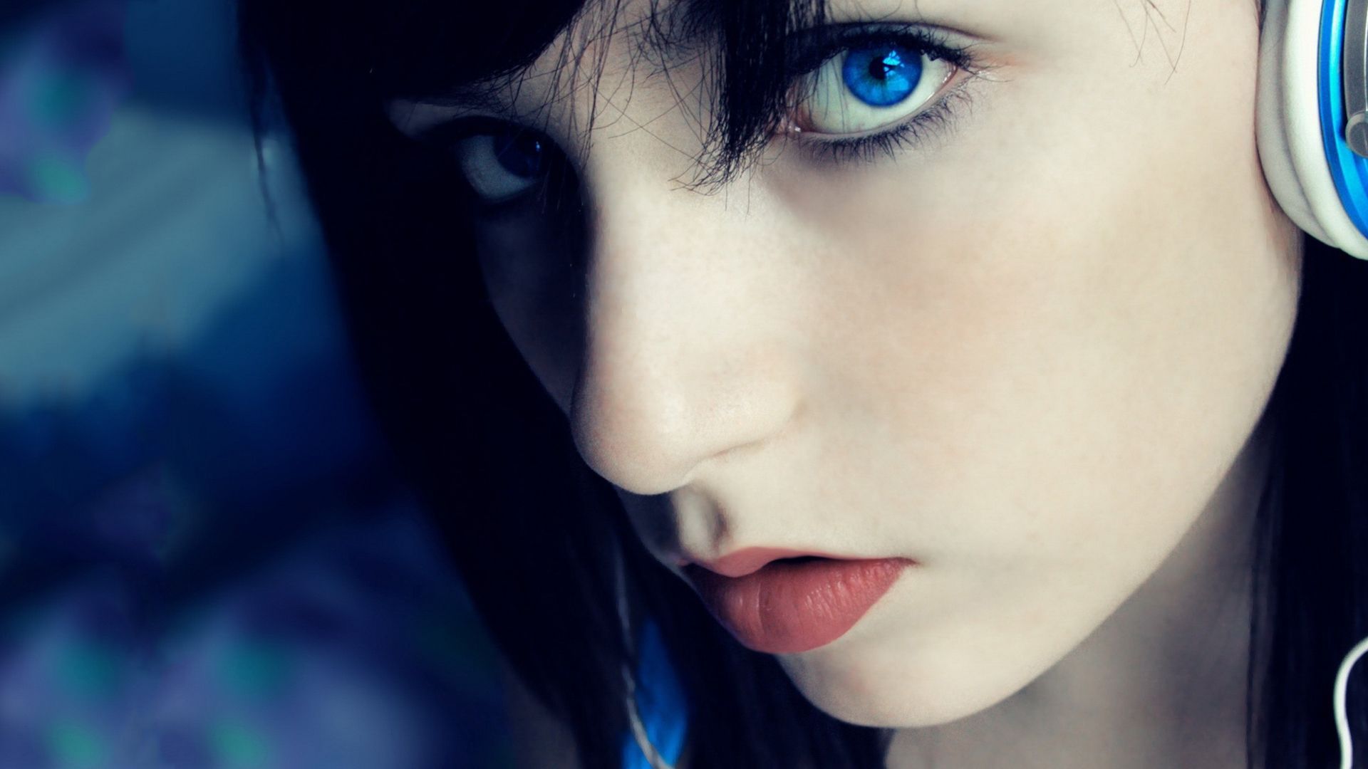 headphones women blue eyes faces red lips / 1920x1080 Wallpaper. Eyes wallpaper, Black hair blue eyes, Girl with headphones