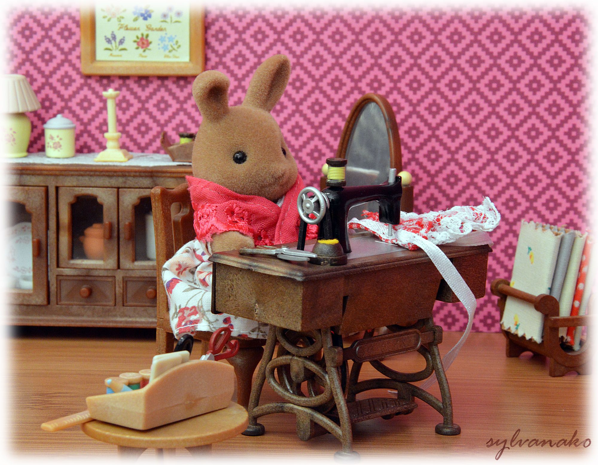 Wallpaper, girls, house, cute, home, animal, Toy, toys, miniature, dress, grandmother, sweet, sewing, families, grandparents, calico, critters, rabbits, granny, sylvanianfamilies, sylvanian, calicocritters 2000x1554