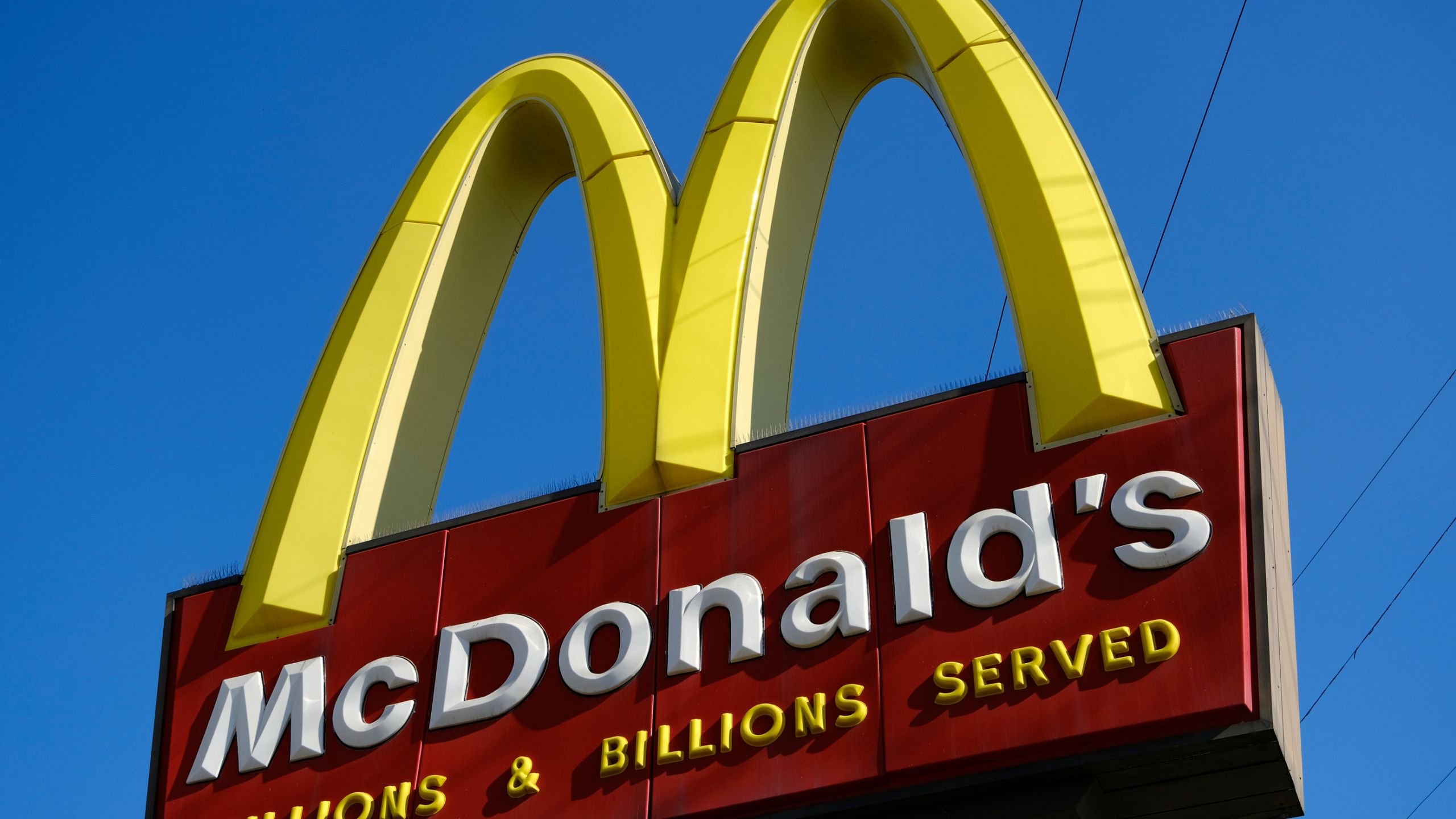 McDonald's Plans To Close 200 US Restaurants This Year Amid Coronavirus Fueled Slump. WFRV Local 5 Bay, Appleton