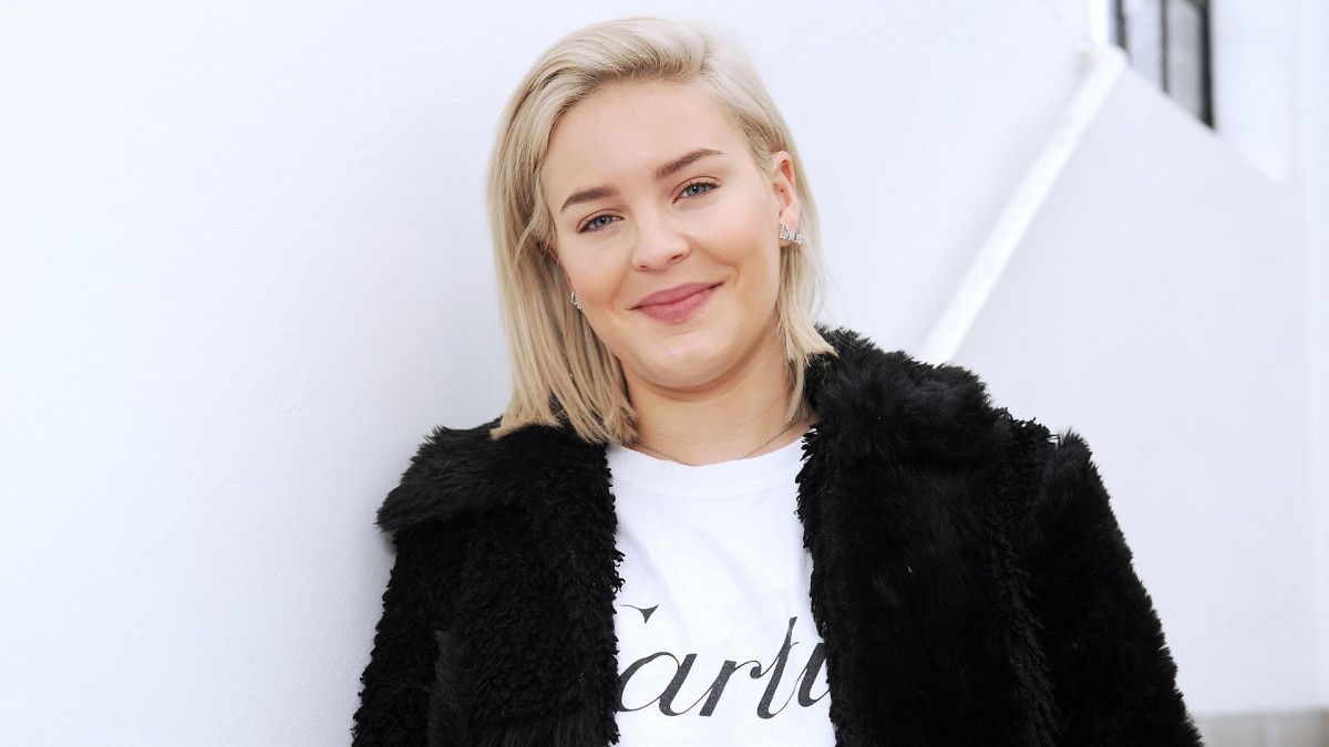 Anne Marie Wallpaper