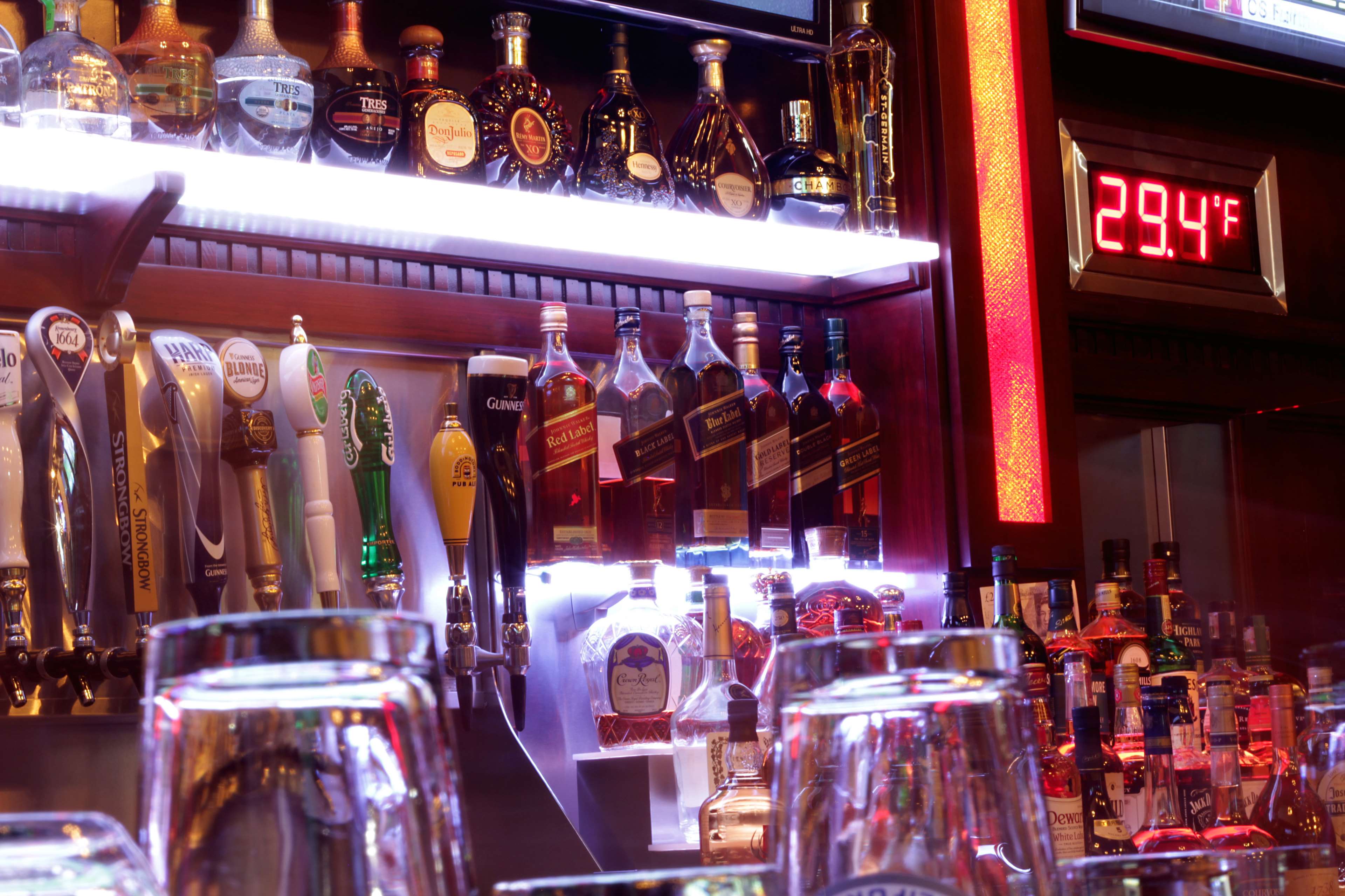 bar, drinks, night out 4k wallpaper