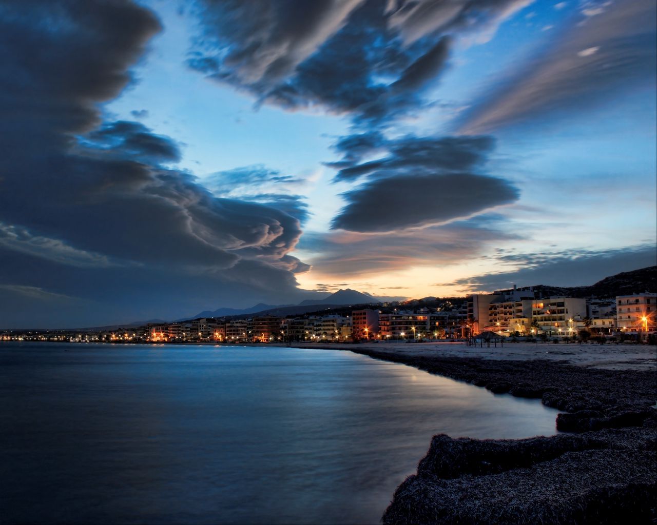 Download wallpaper 1280x1024 evening, beach, city, sky, sea standard 5:4 HD background