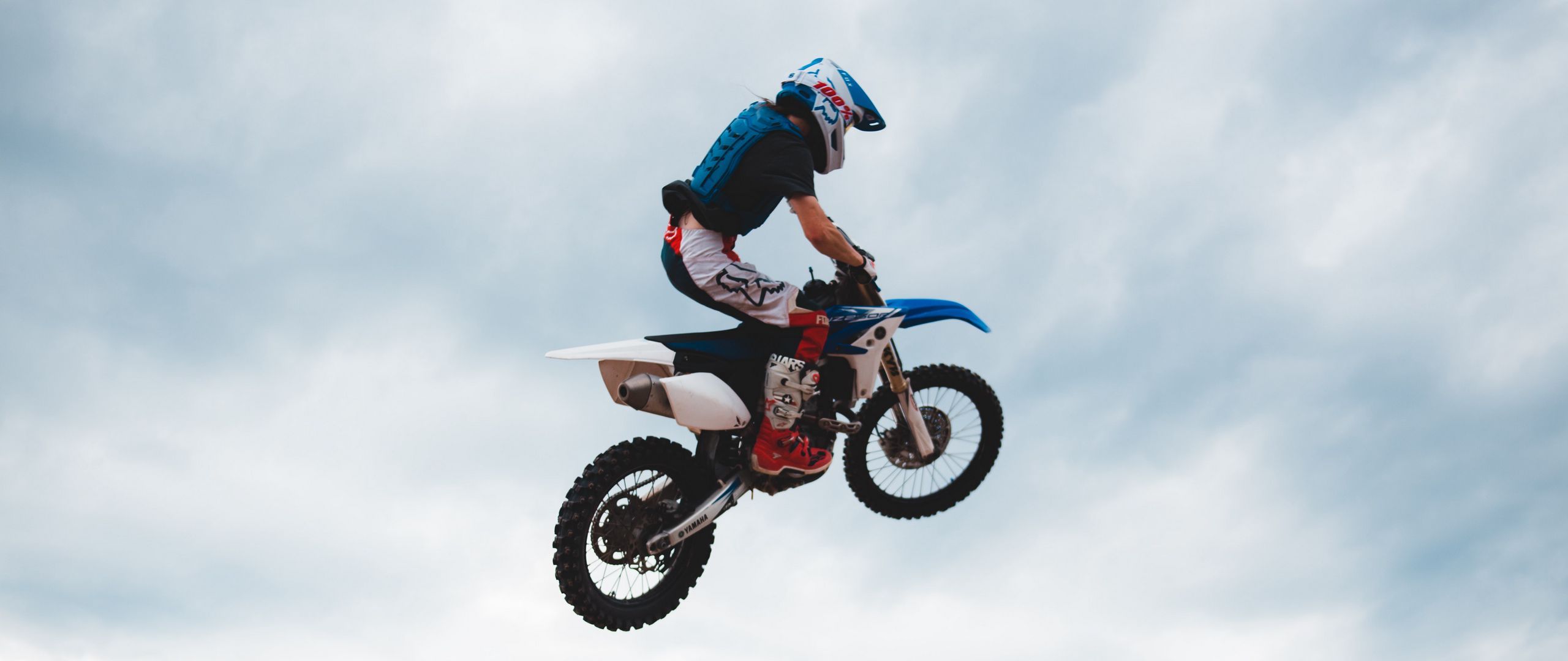 Download wallpaper 2560x1080 motorcyclist, motorcycle, helmet, stunt, jump dual wide 1080p HD background