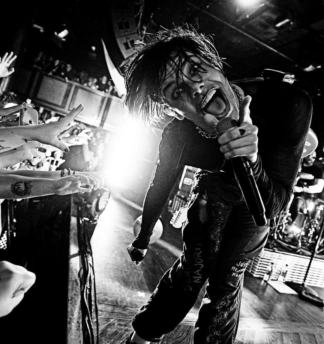 adam degross on Instagram: “YUNGBLUD. .. Photo by Adam DeGross #yungblud”. Dominic harrison, Black and white aesthetic, Black and white photo wall