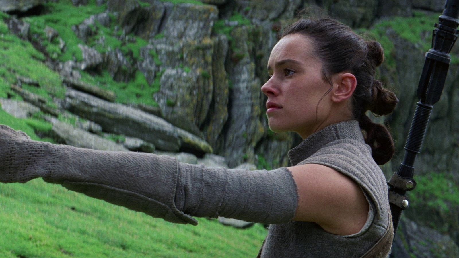 Rey's lightsaber in Star Wars: The Last Jedi is hers, but comes with interesting lineage