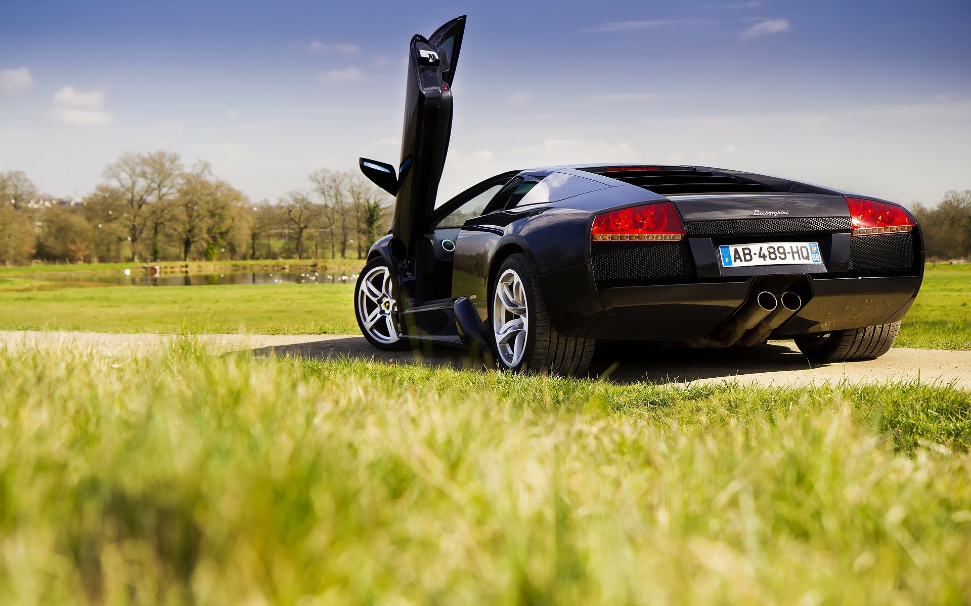 Charming Black Lamborghini Car HD Lock Screen Wallpaper Windows 8