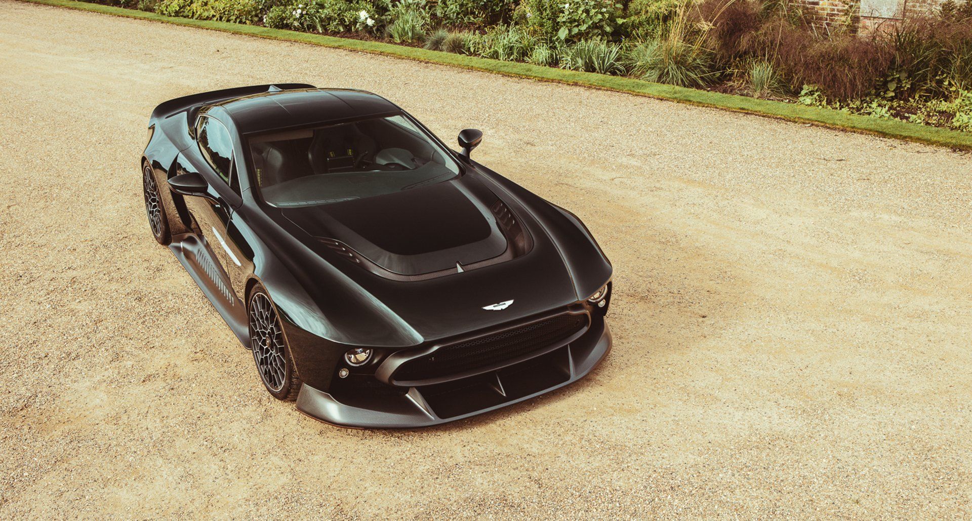 Världens coolaste bil!, Aston Martin Victor · Sir Pierre's Godispåse