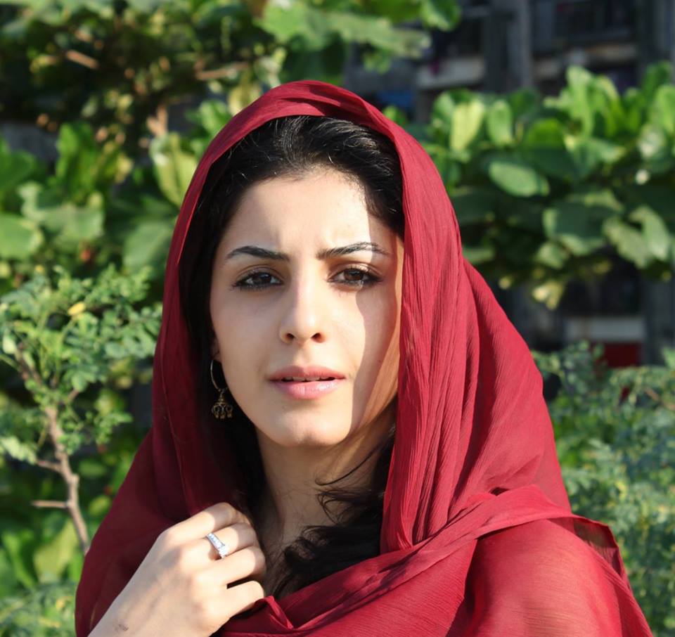 Isha Talwar Cute Picture Download Oru Kadhal Kadhai Heroine