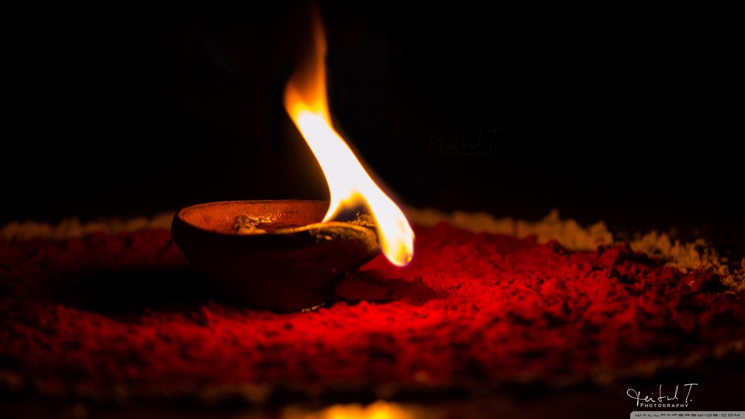 Oil Lamp Wallpaper 2560×1440