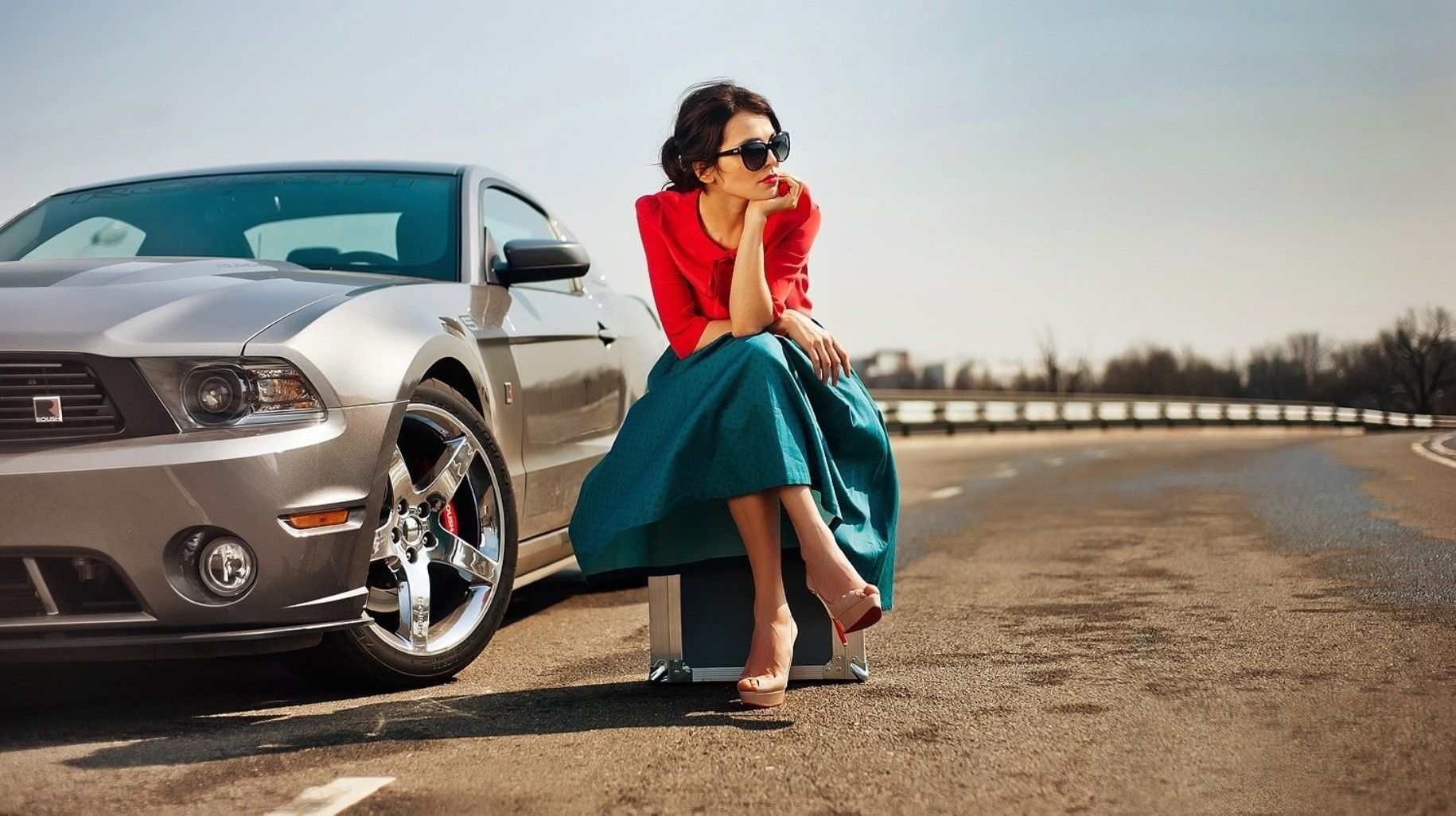 Women and Cars Wallpaper