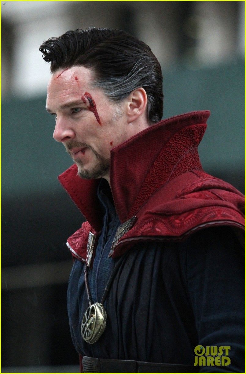 New image of Benedict Cumberbatch in full Doctor Strange costume are rather great The Nerd The Nerd