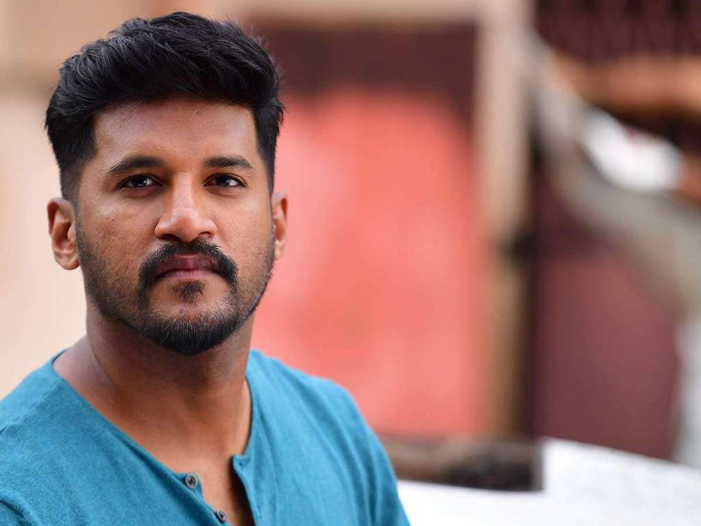 Vijay Yesudas Wiki, Age, Family, Movies, HD Photo, Biography, And More