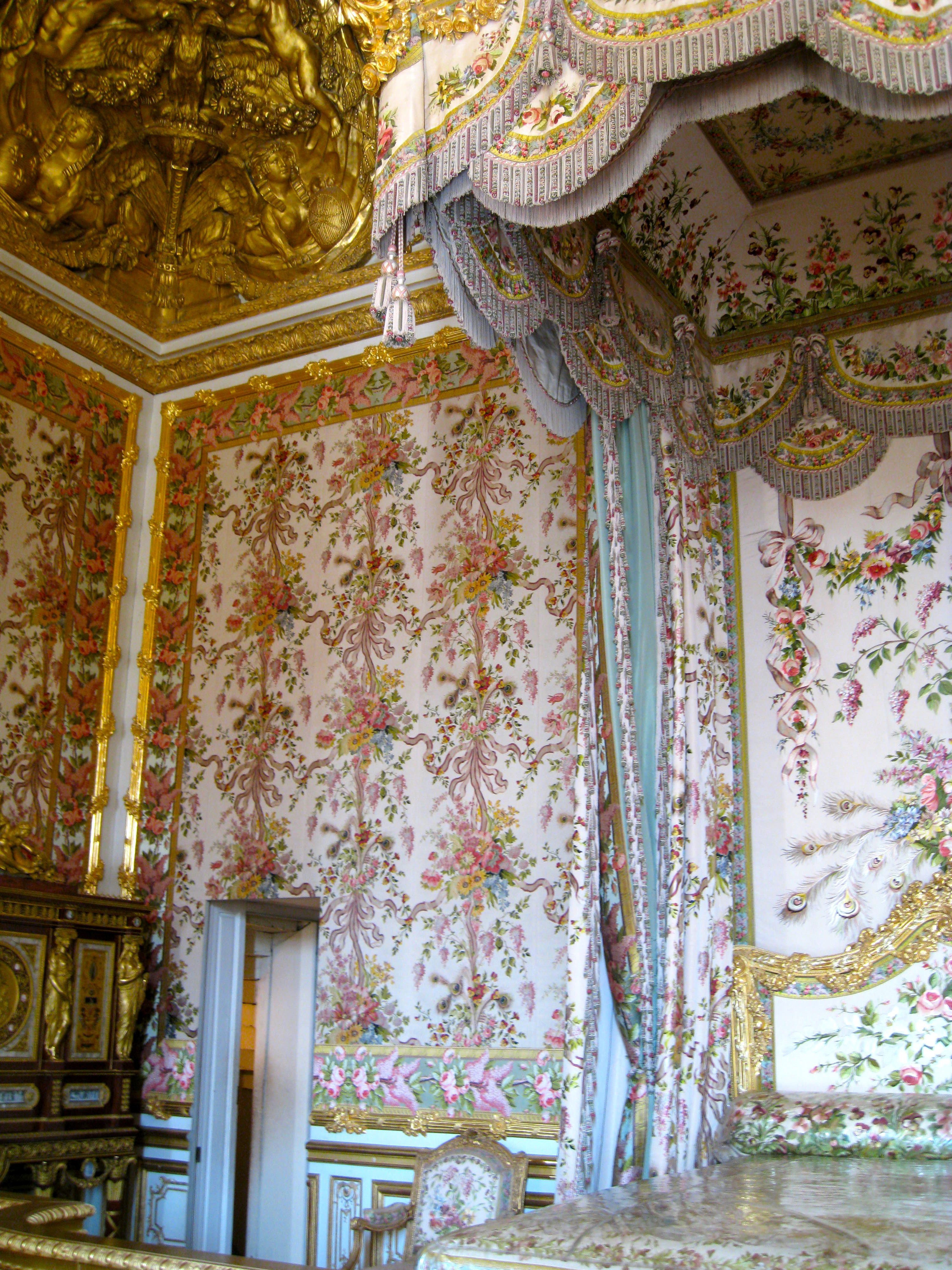 Versailles Palace and Gardens. Where is Yvette?