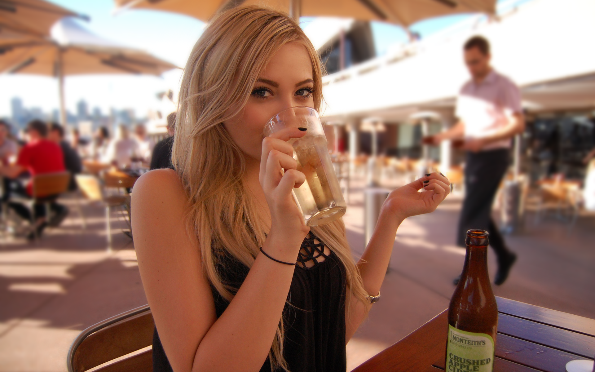 Wallpaper, drink, blonde, apples, celebrity, Abigail Halliday, model, women outdoors, black nails, blue eyes, bottles, looking at viewer, long hair, painted nails, drinking glass, cider 1920x1200
