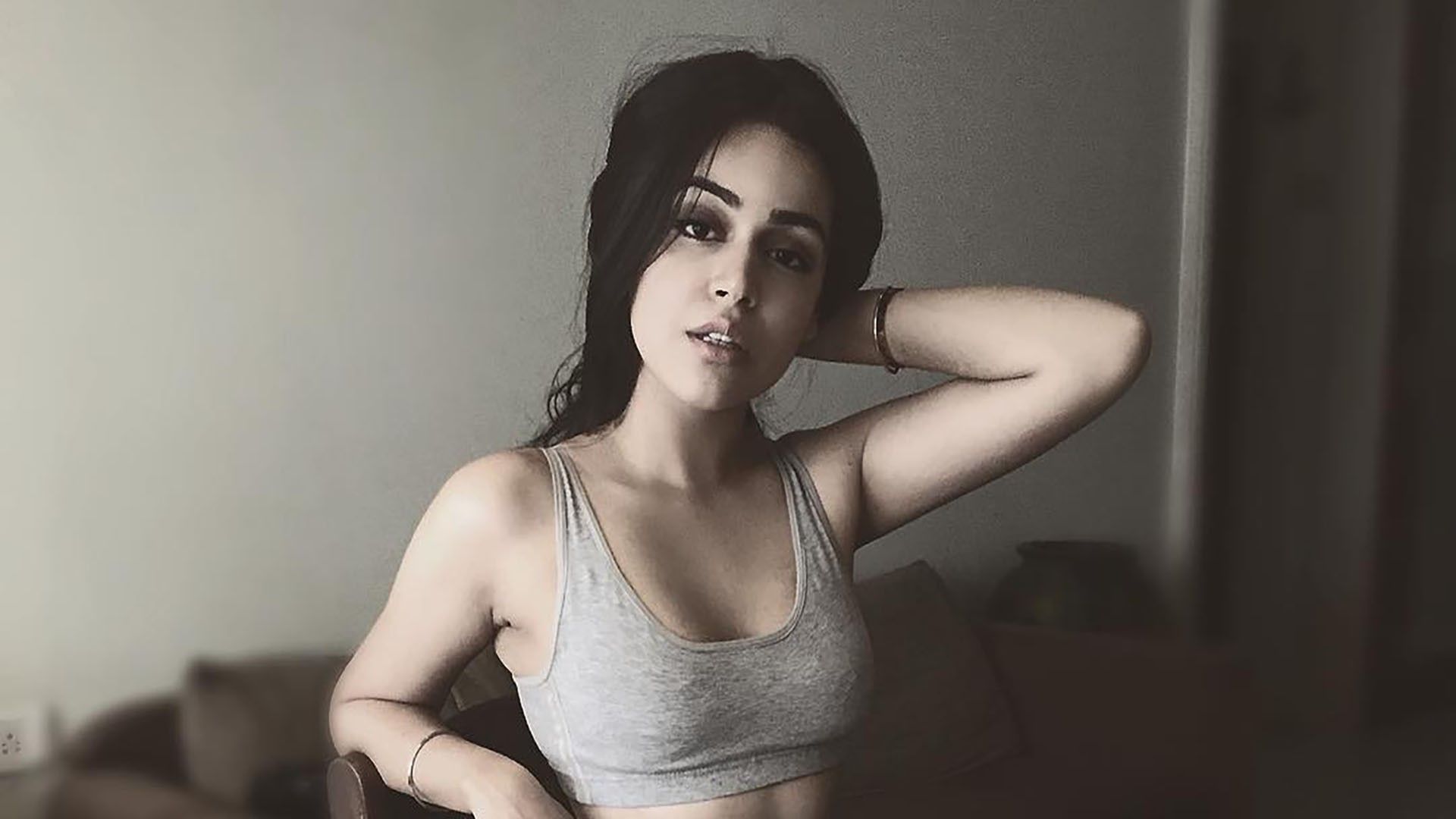 Actress Naila Grewal Wallpaper 54897