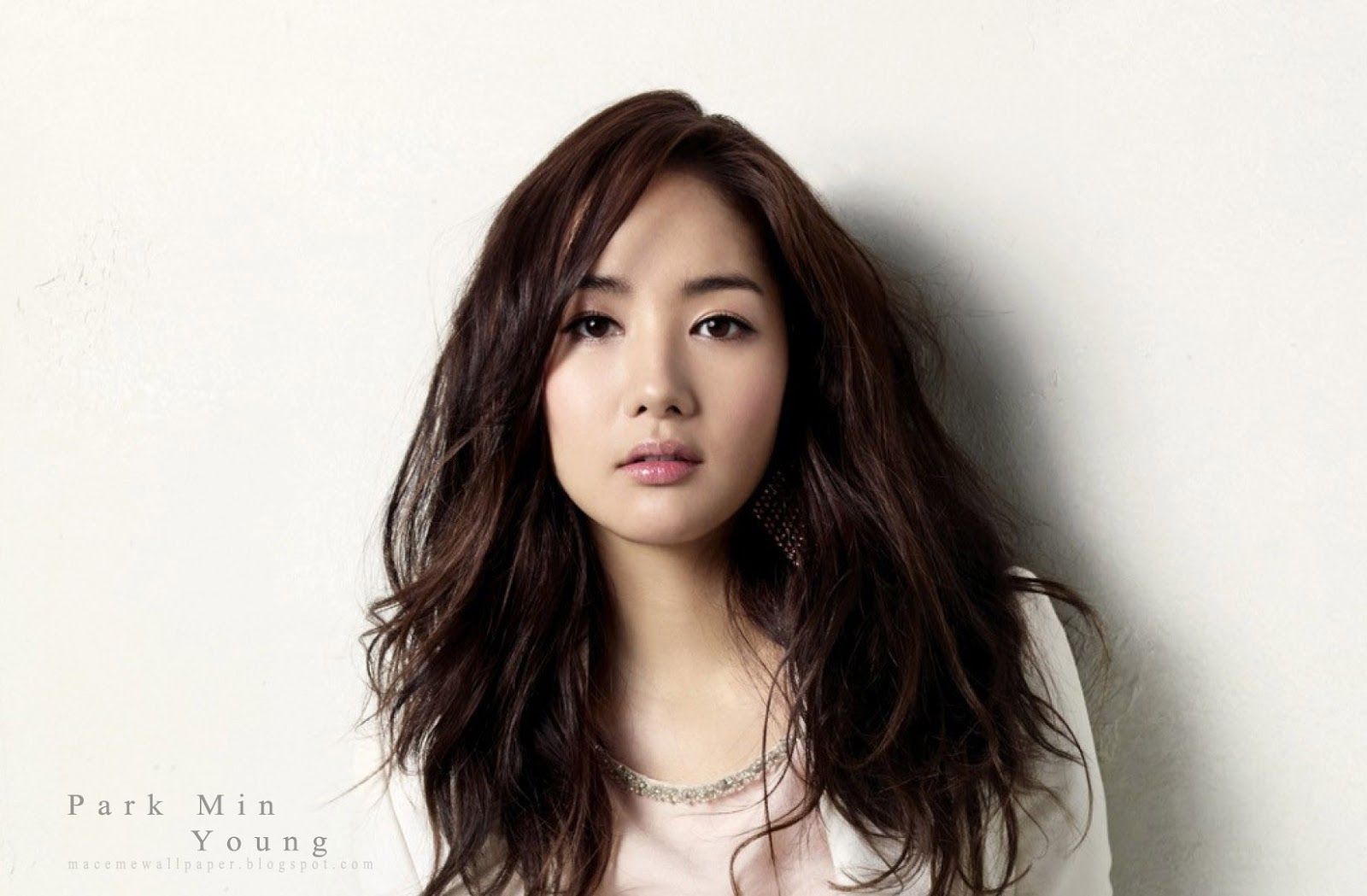 Park Min Young Wallpaper