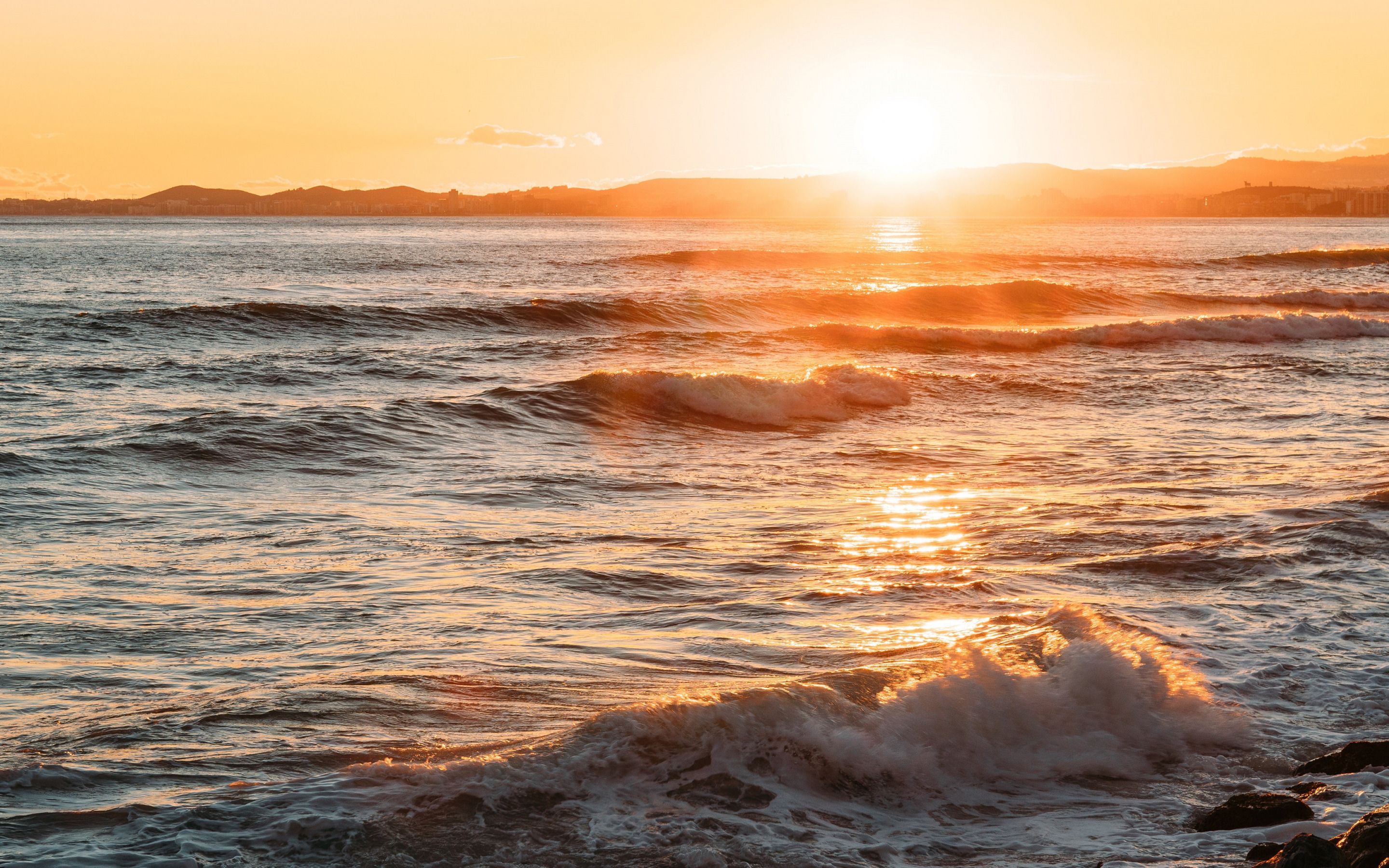 Download wallpaper waves, coast, sunset, evening, seascape, beach, beautiful evening sun for desktop with resolution 2880x1800. High Quality HD picture wallpaper