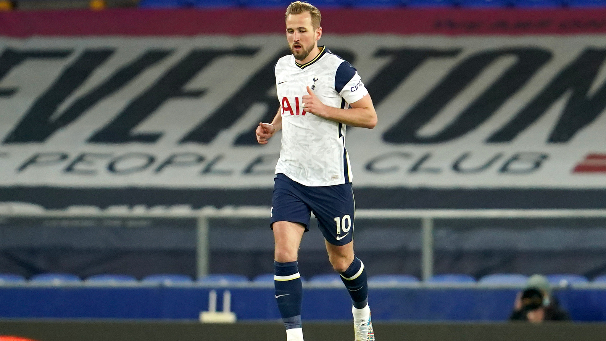 Kane Double Earns Spurs 2 2 Draw At Everton