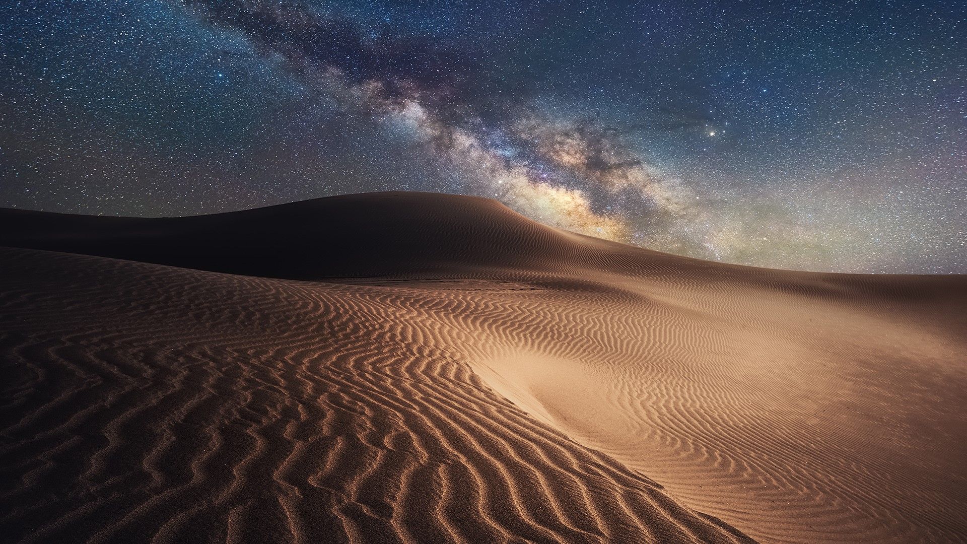 Starry night in the Gobi Desert, Ordos, Inner Mongolia, China. Windows 10 Spotlight Image