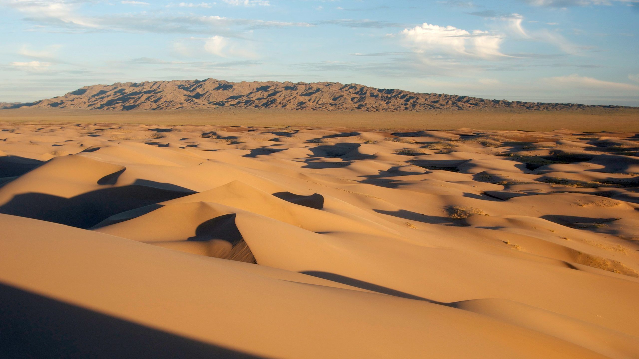 The Gobi Desert 4K UHD Wallpaper