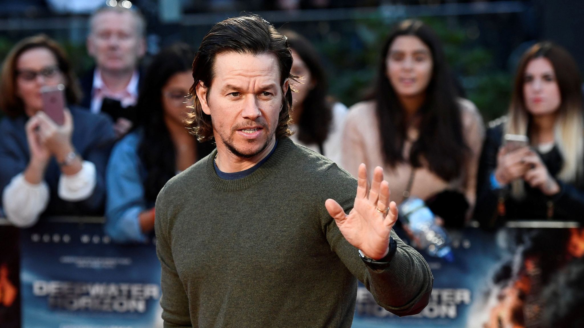 Traffic held up as film starring Mark Wahlberg shoots in Cardiff