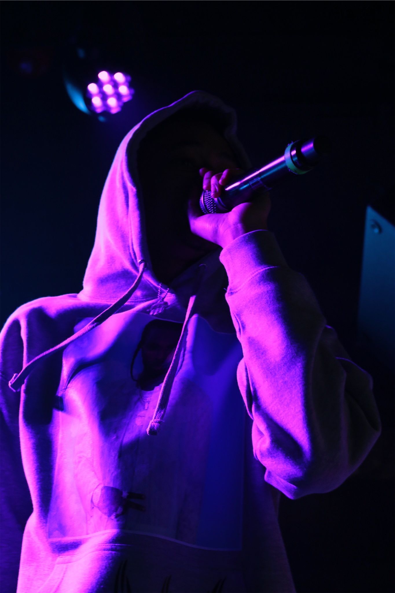Download Rapper Lil Tjay Purple Lights Wallpaper