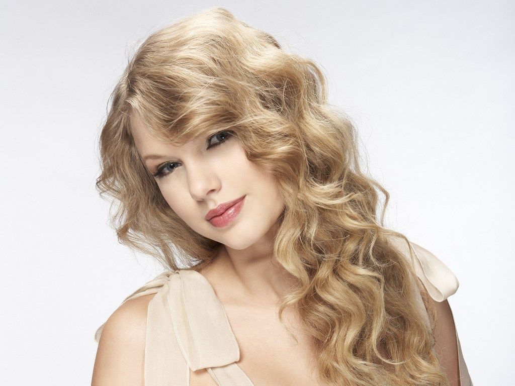 Taylor Swift Smile Image For Wallpaper Desktop Computer