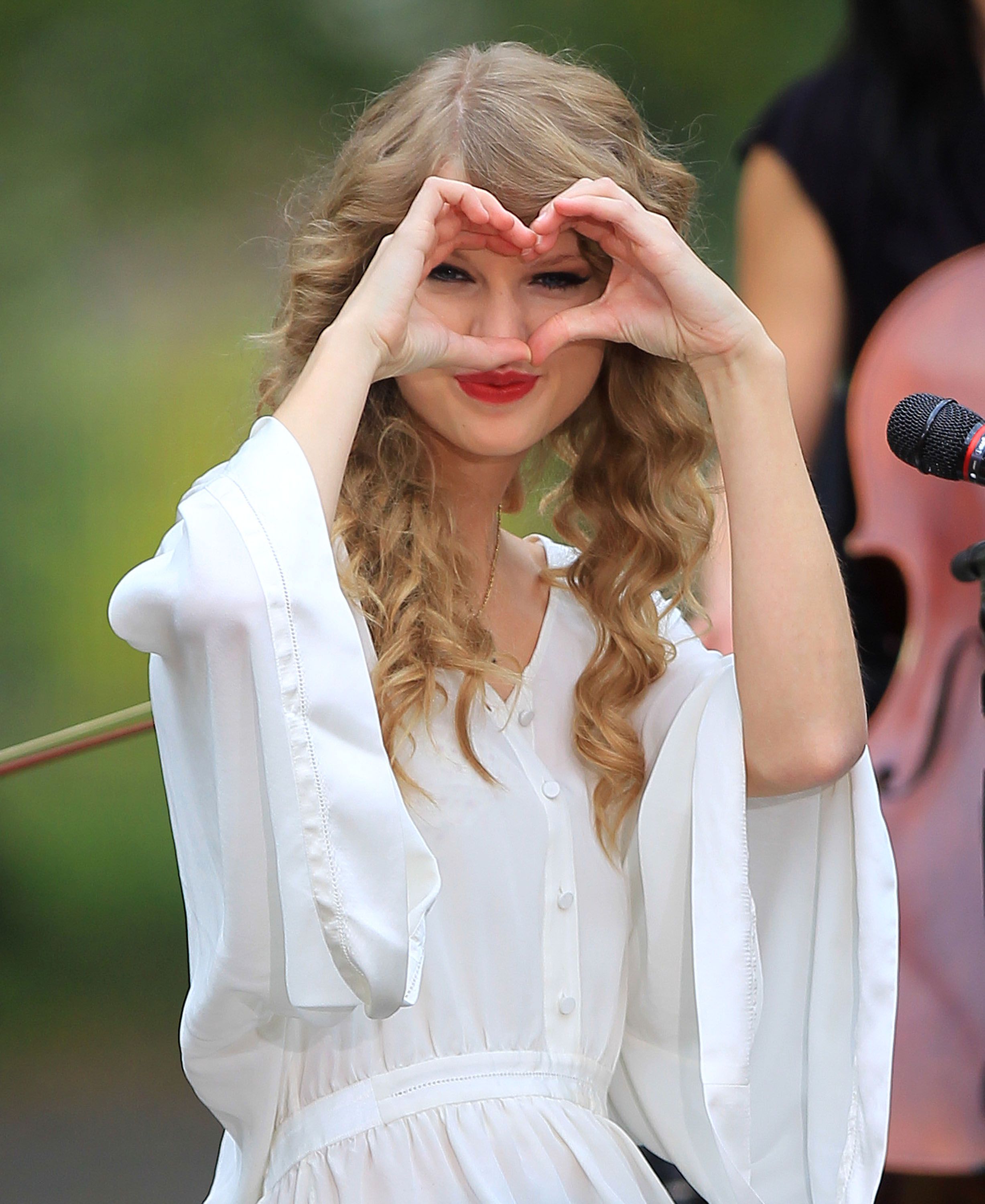 Celebrity Taylor Swift Wallpaper