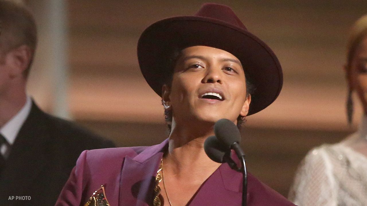 Bruno Mars catfishing: Texas woman out $000 after believing she was in romance with pop star