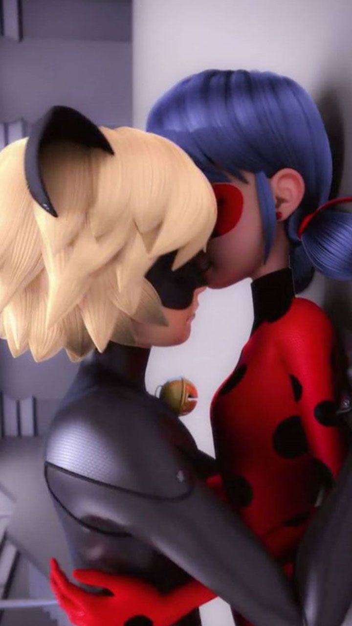 Kissing Cat Noir. Miraculous ladybug kiss, Miraculous ladybug fanfiction, Miraculous ladybug movie