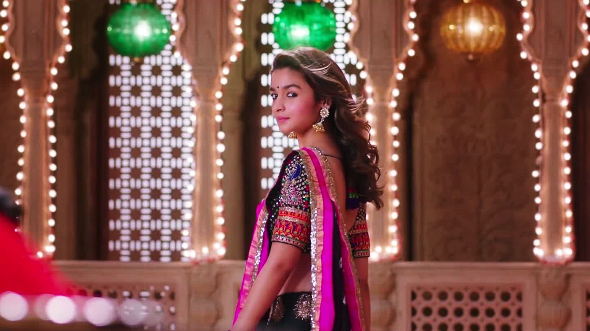 Alia bhatt aashiq surrender hua lehenga best sale