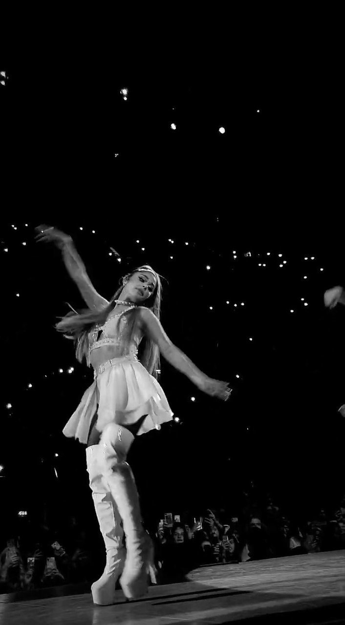 sweetener world tour, ariana grande and side to side