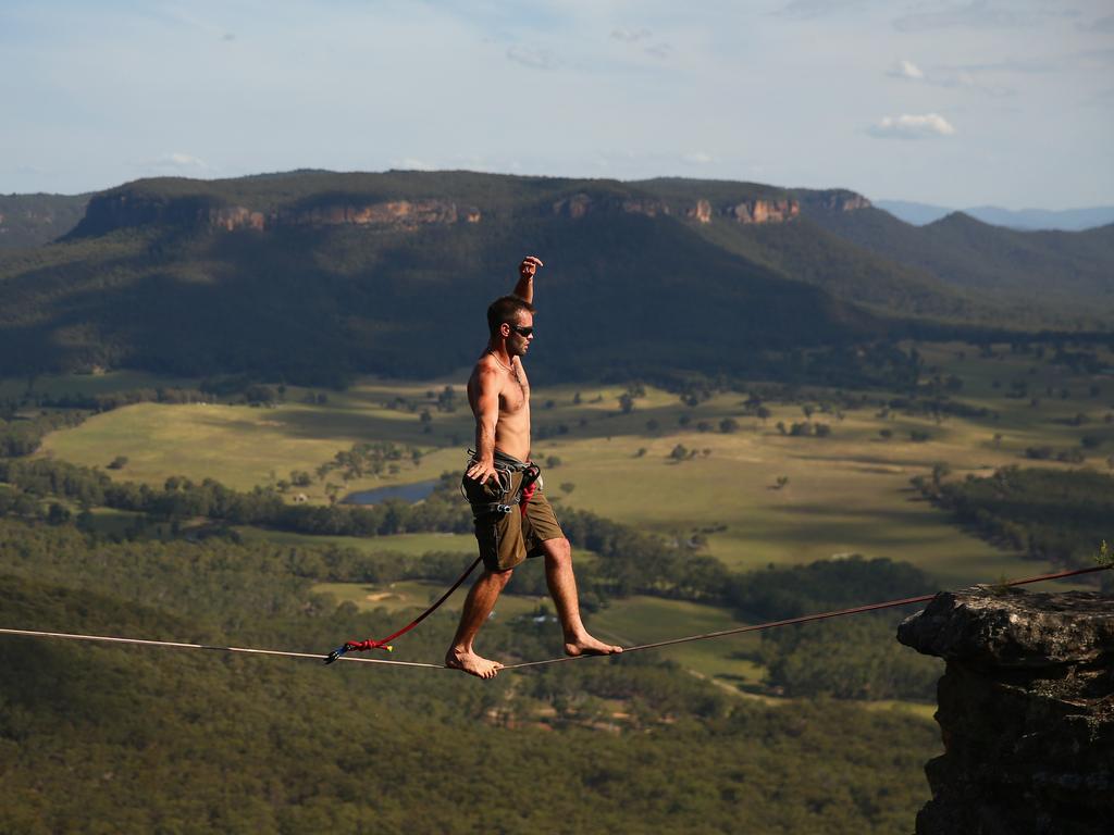 THRILL SEEKERS: Highlining In The Blue Mountains