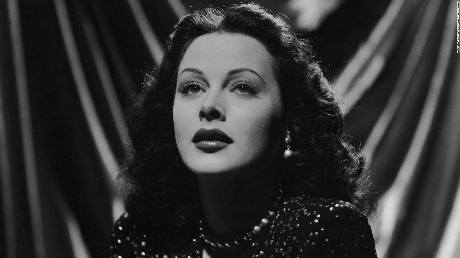 Hedy Lamarr: 1940s 'bombshell' and inventor