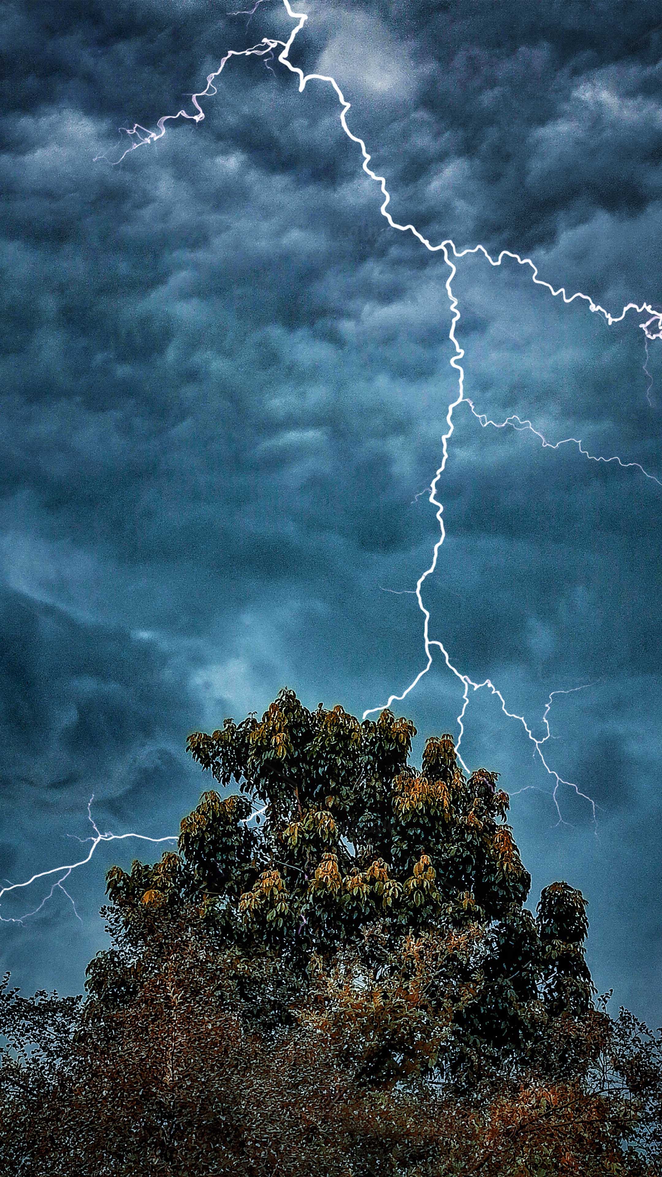 Extreme Weather Dark Clouds Lightning 4K Ultra HD Mobile Wallpaper
