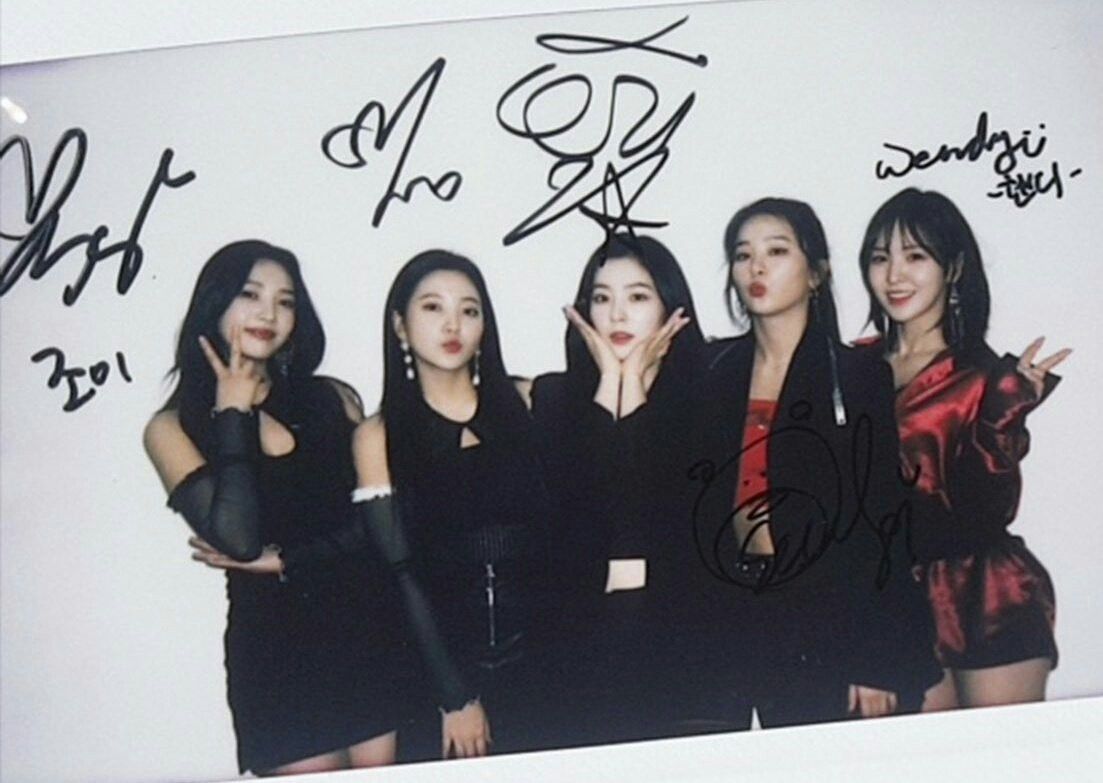 Red Velvet. Red velvet, Velvet wallpaper, Material girls