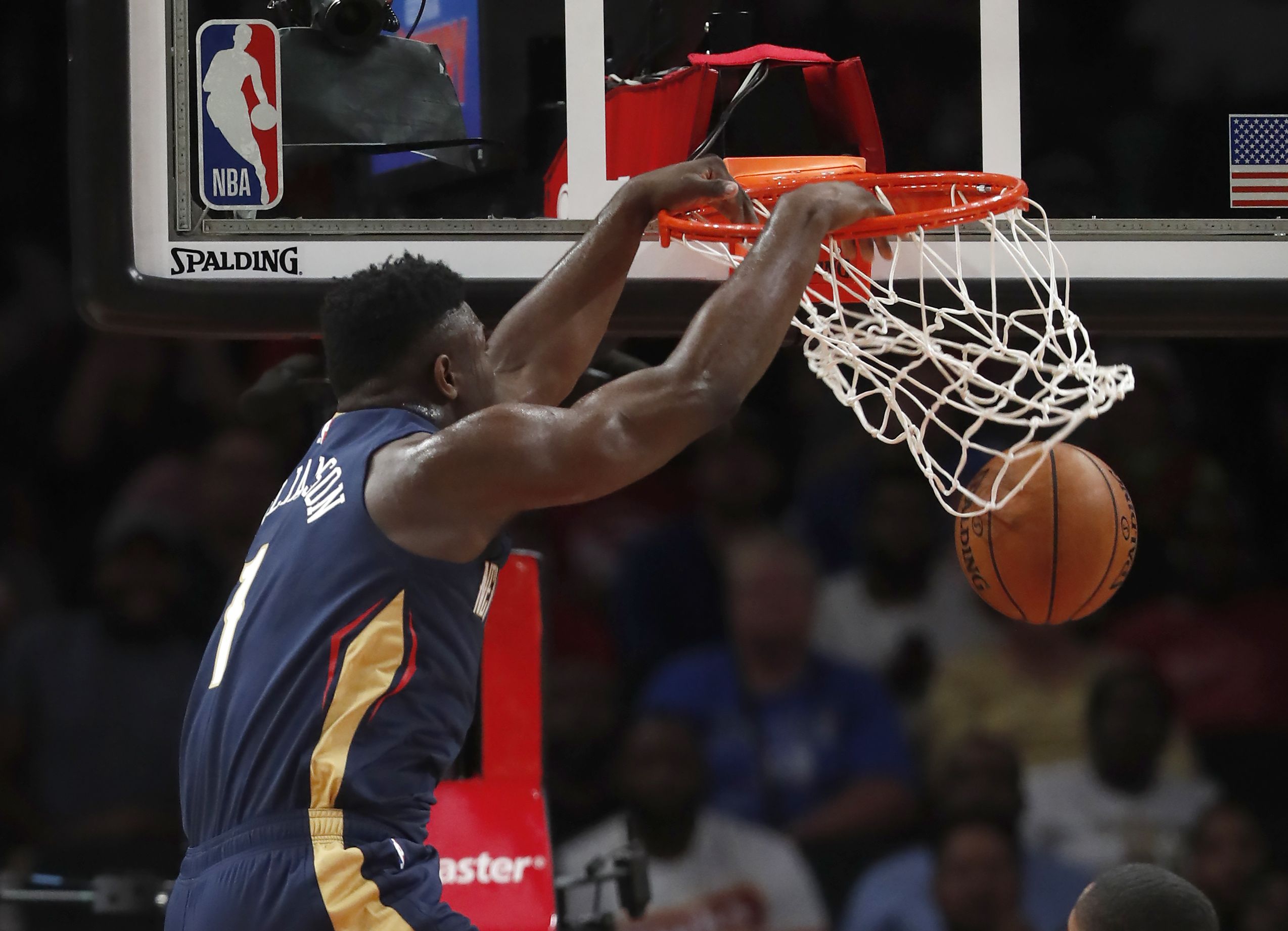 Zion Williamson's NBA highlight reel begins with dunking debut