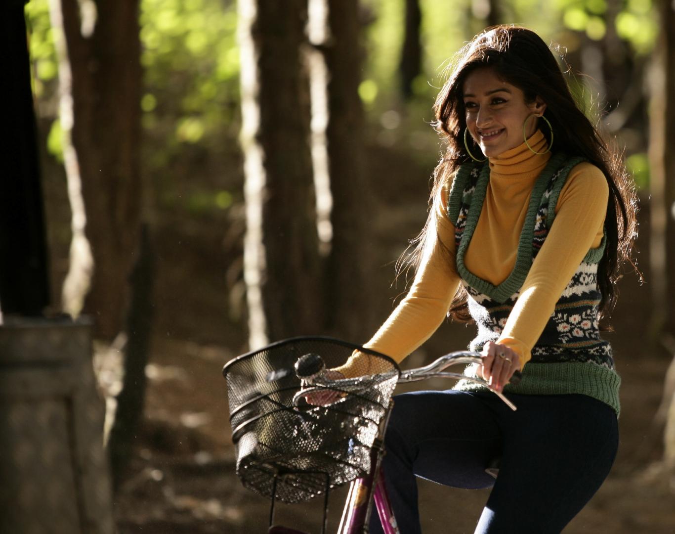 Ileana D Cruz Barfi Look.