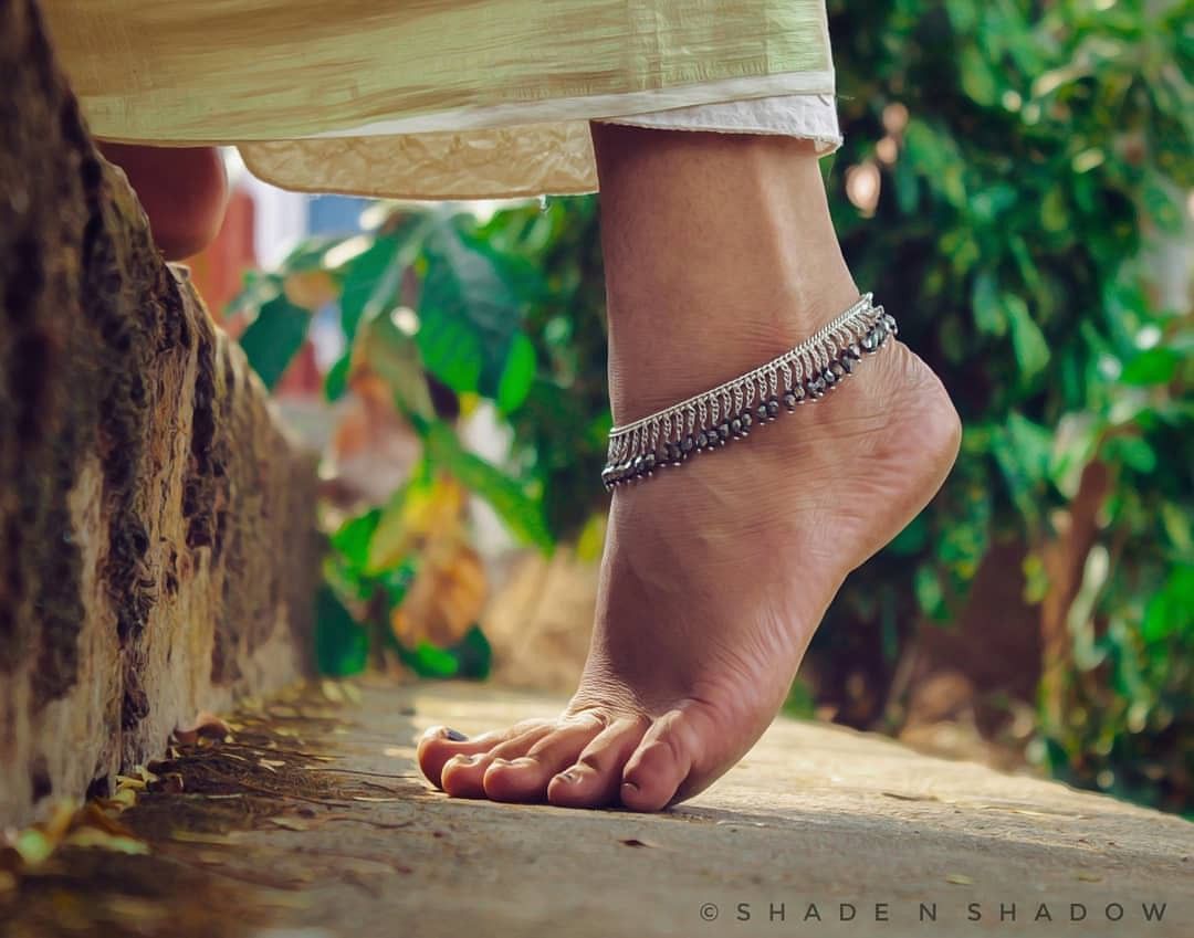 Kᴇʀᴀʟᴀ Bᴇᴀᴜᴛɪ. Foot jewelry, Anklet designs, Anklet