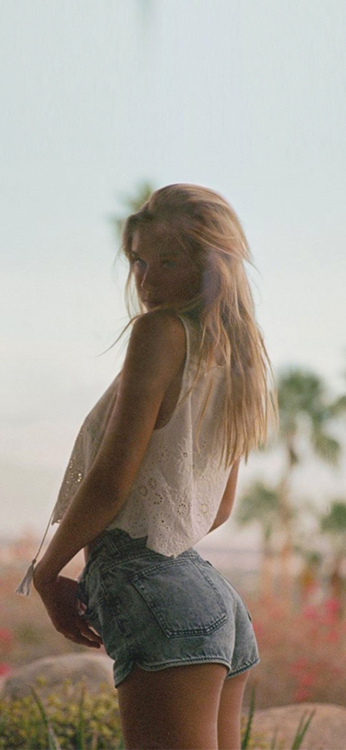 Alexis Ren Summer Girl Beach Wallpaper