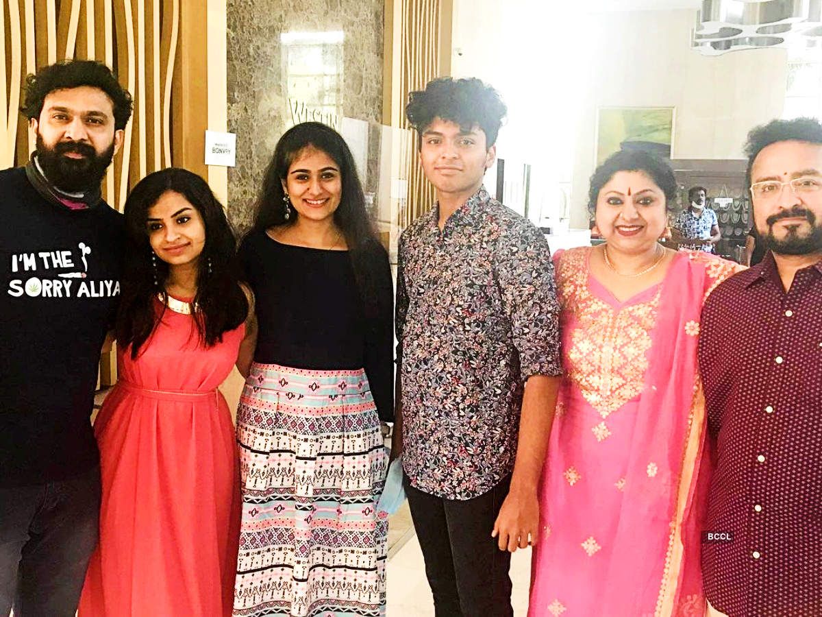 Cooku with Comalis 2 fame Sivaangi Krish looks cute as a button in these throwback picture from her childhood; take a look of India