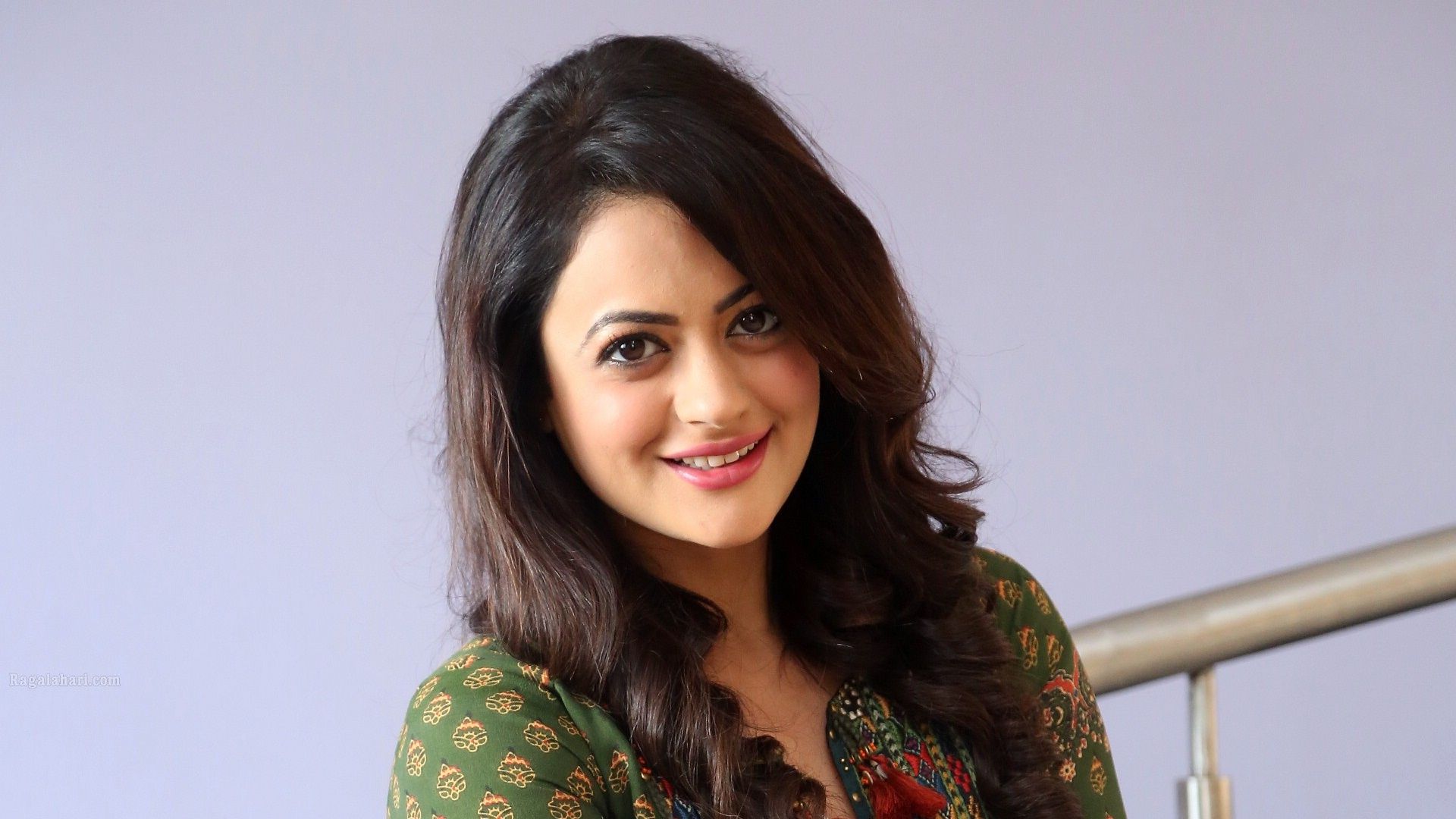 Shruti Sodhi HD Background Wallpaper 38699