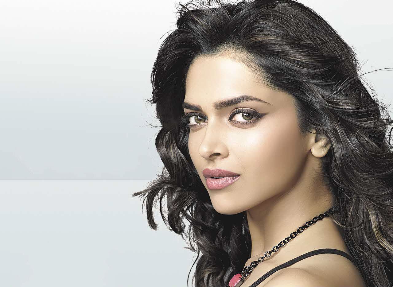 Ayesha Takia Bollywood Actress Star Hd Desktop Wallpaper Screensaver  Background Beach  फट शयर