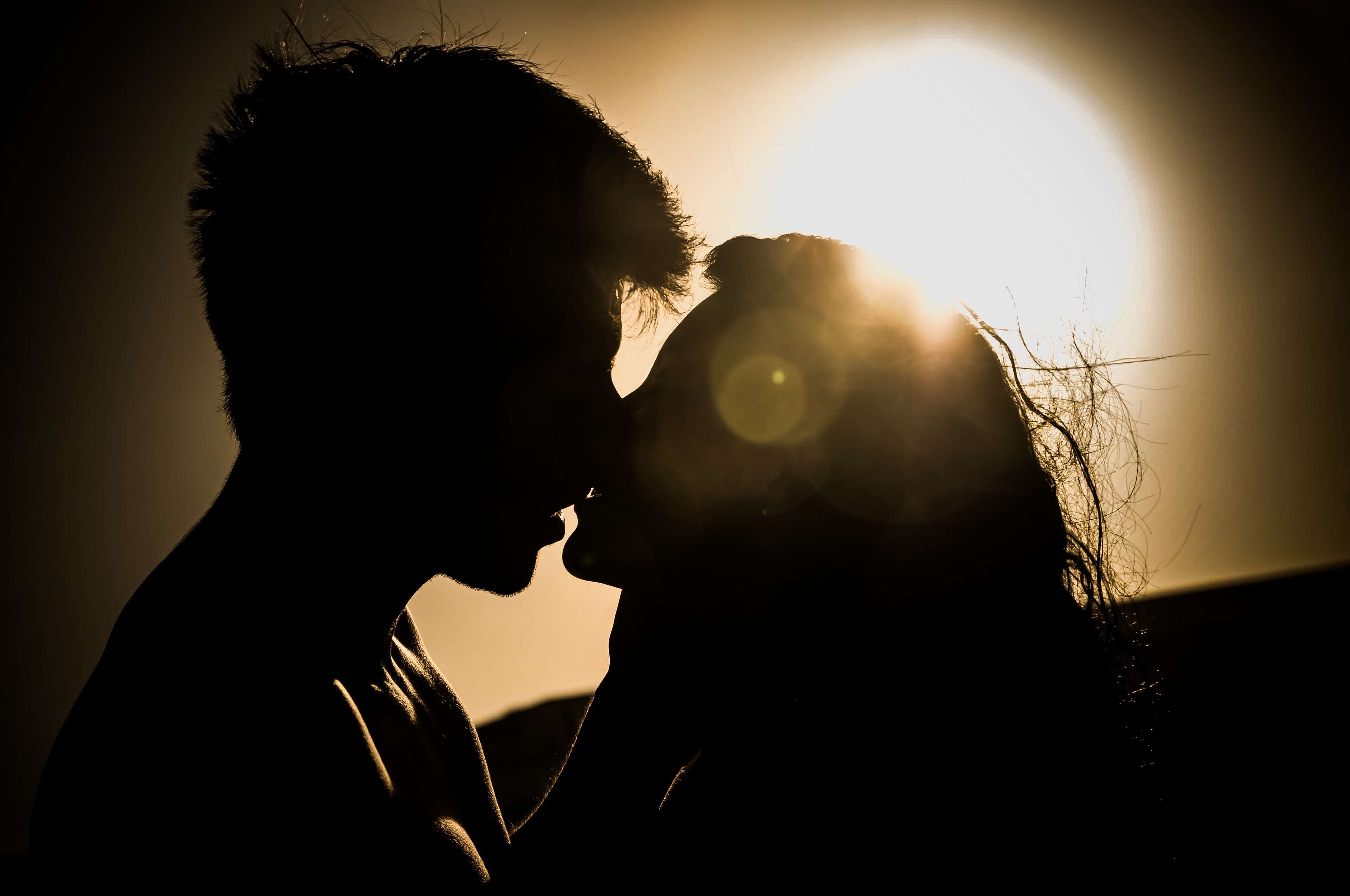 affection, attachment, couple, dark, dawn, dusk, hug, kiss, kissing, love, lovers, people, romance, silhouettes, sun glare, sunrise, sunset, together 4k wallpaper. Mocah HD Wallpaper