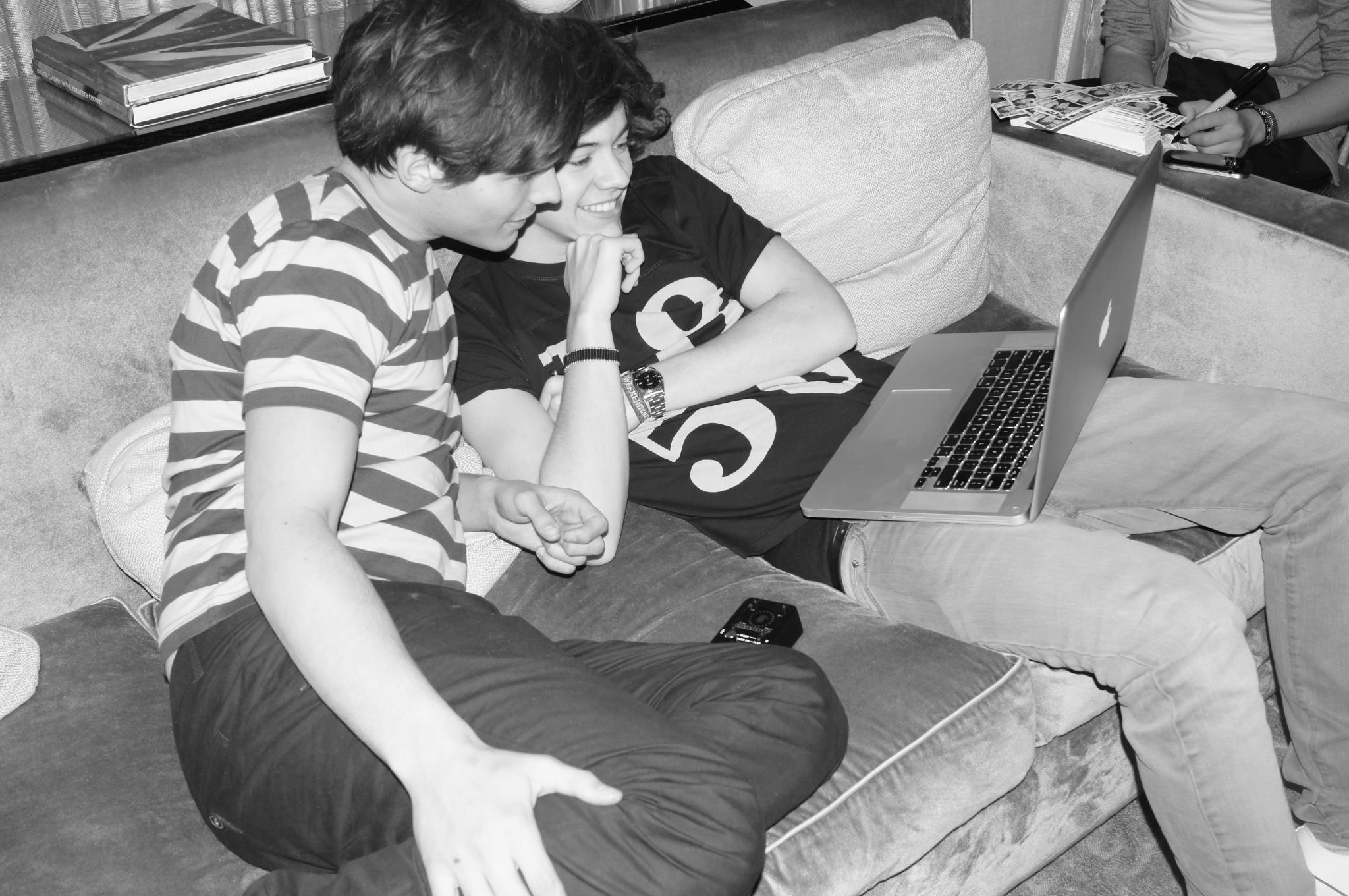 Larry Stylinson Laptop Wallpaper Free Larry Stylinson Laptop Background