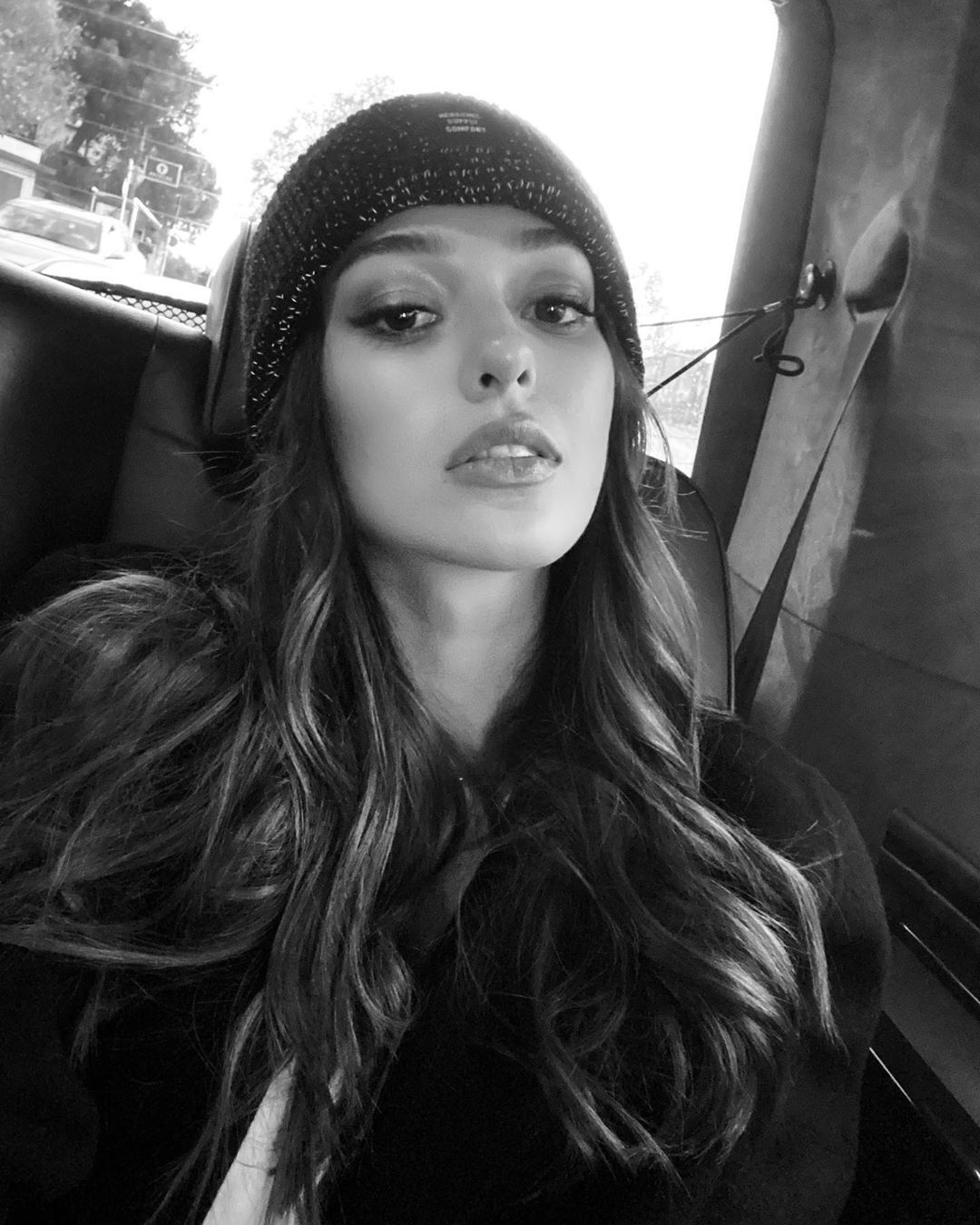 232.1b Beğenme, 1,443 Yorum'da Dilan Çiçek Deniz, Genie In A Magic 8 Ball