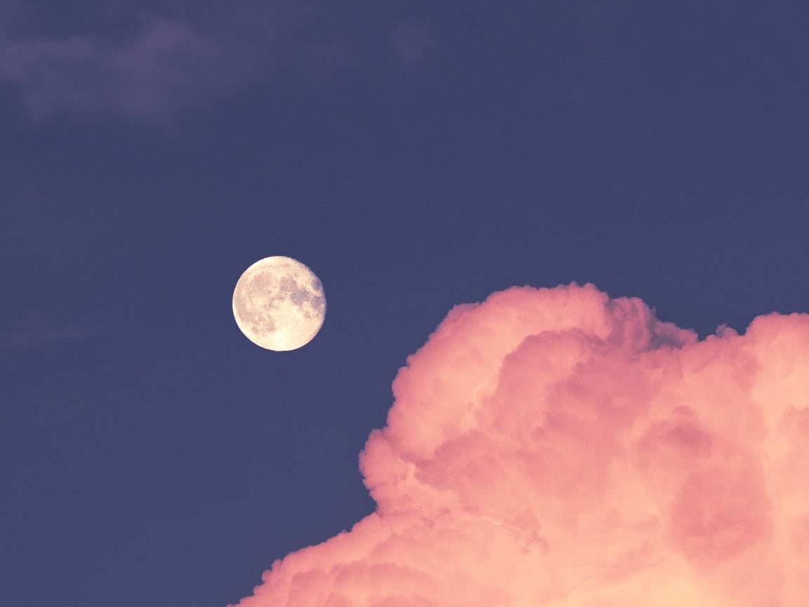 Download wallpaper 1152x864 moon, cloud, sky, pink standard 4:3 HD background