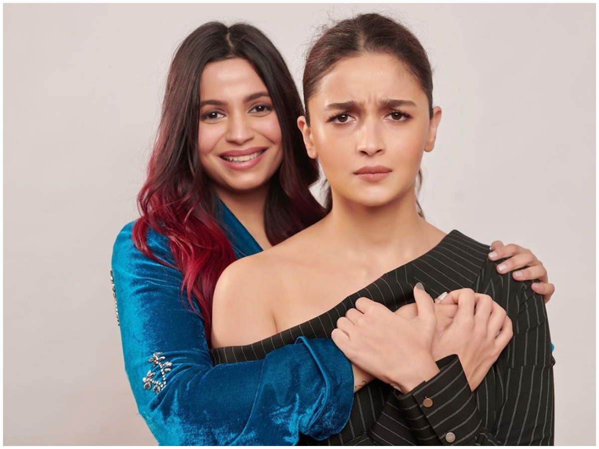 Alia Bhatt's expression in THIS photo shared by Shaheen Bhatt speaks volumes about her mood. Hindi Movie News of India